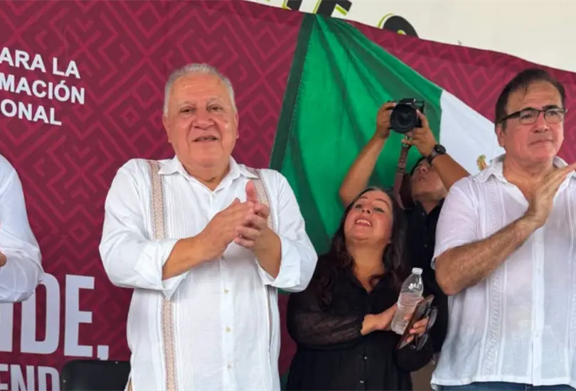 Rafael Marín Mollinedo recibe sorpresa en Monte Sinaí durante recorrido por Quintana Roo. Rafael Marín Mollinedo recibe sorpresa en Monte Sinaí durante recorrido por Quintana Roo.