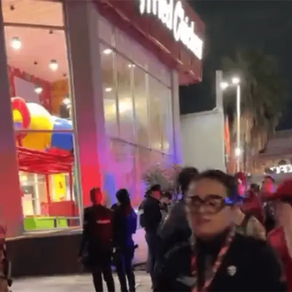 Difunden video de lo que ocurrió minutos después del asesinato de César Gastélum afuera del KFC Difunden video de lo que ocurrió minutos después del asesinato de César Gastélum afuera del KFC
