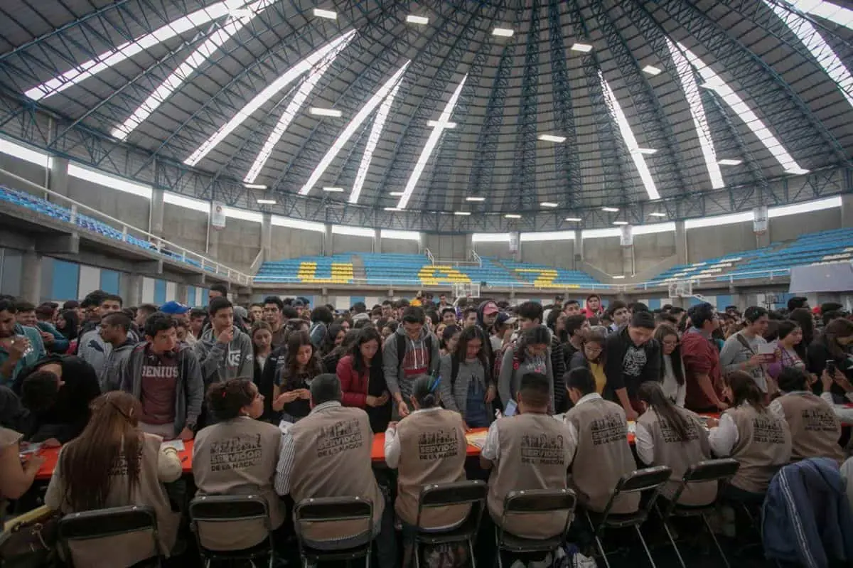 El apoyo consiste en 1,900 pesos bimestrales y se entrega durante los cinco bimestres que conforman el ciclo escolar. Cuartoscuro.