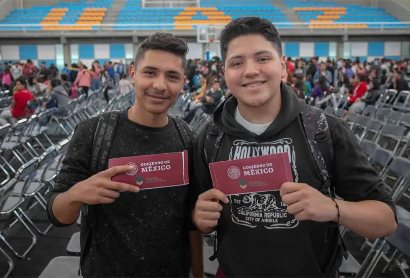 El programa está dirigido a estudiantes inscritos en instituciones públicas de bachillerato general o tecnológico. El programa está dirigido a estudiantes inscritos en instituciones públicas de bachillerato general o tecnológico.