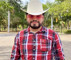 Es el pasaporte para entrar: reviven entrevista de César Gastélum sobre el uso del sombrero en Culiacán Es el pasaporte para entrar: reviven entrevista de César Gastélum sobre el uso del sombrero en Culiacán