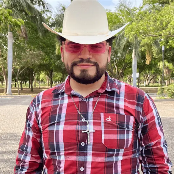 Es el pasaporte para entrar: reviven entrevista de César Gastélum sobre el uso del sombrero en Culiacán Es el pasaporte para entrar: reviven entrevista de César Gastélum sobre el uso del sombrero en Culiacán