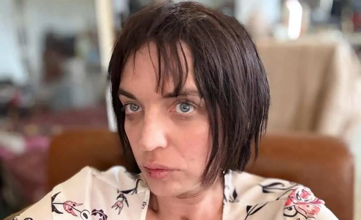 En 2023 anunci&oacute; p&uacute;blicamente que se identificaba como mujer y comenz&oacute; a utilizar el nombre de Sheila Devil, decisi&oacute;n que comparti&oacute; con sus seguidores a trav&eacute;s de redes sociales.