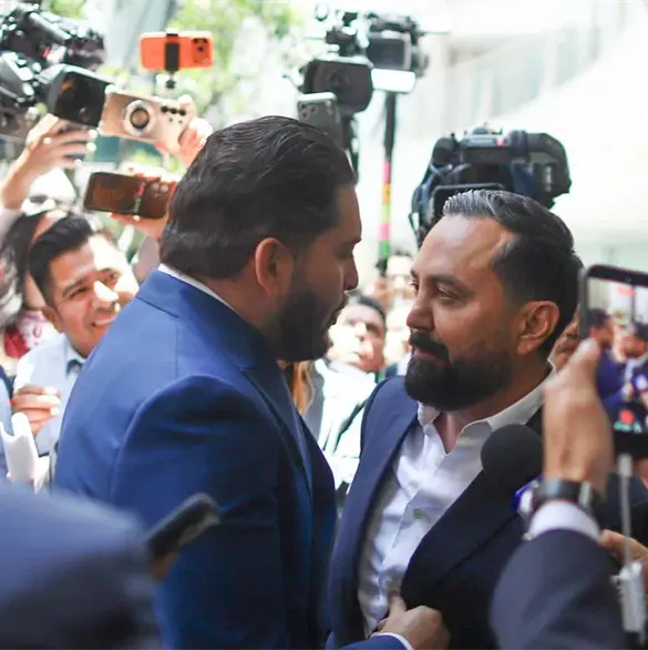 "Eres el vocero del narco": diputados de Morena y PRI protagonizan pelea en el Senado "Eres el vocero del narco": diputados de Morena y PRI protagonizan pelea en el Senado