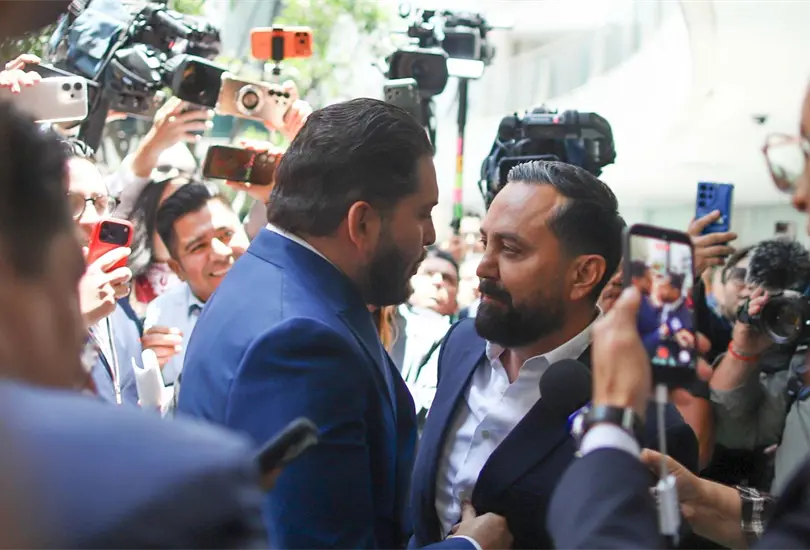 "Eres el vocero del narco": diputados de Morena y PRI protagonizan pelea en el Senado "Eres el vocero del narco": diputados de Morena y PRI protagonizan pelea en el Senado