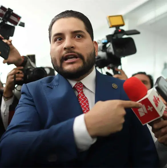 Carlos Gutiérrez revela por qué empezó el pleito con Arturo Ávila en el Senado Carlos Gutiérrez revela por qué empezó el pleito con Arturo Ávila en el Senado