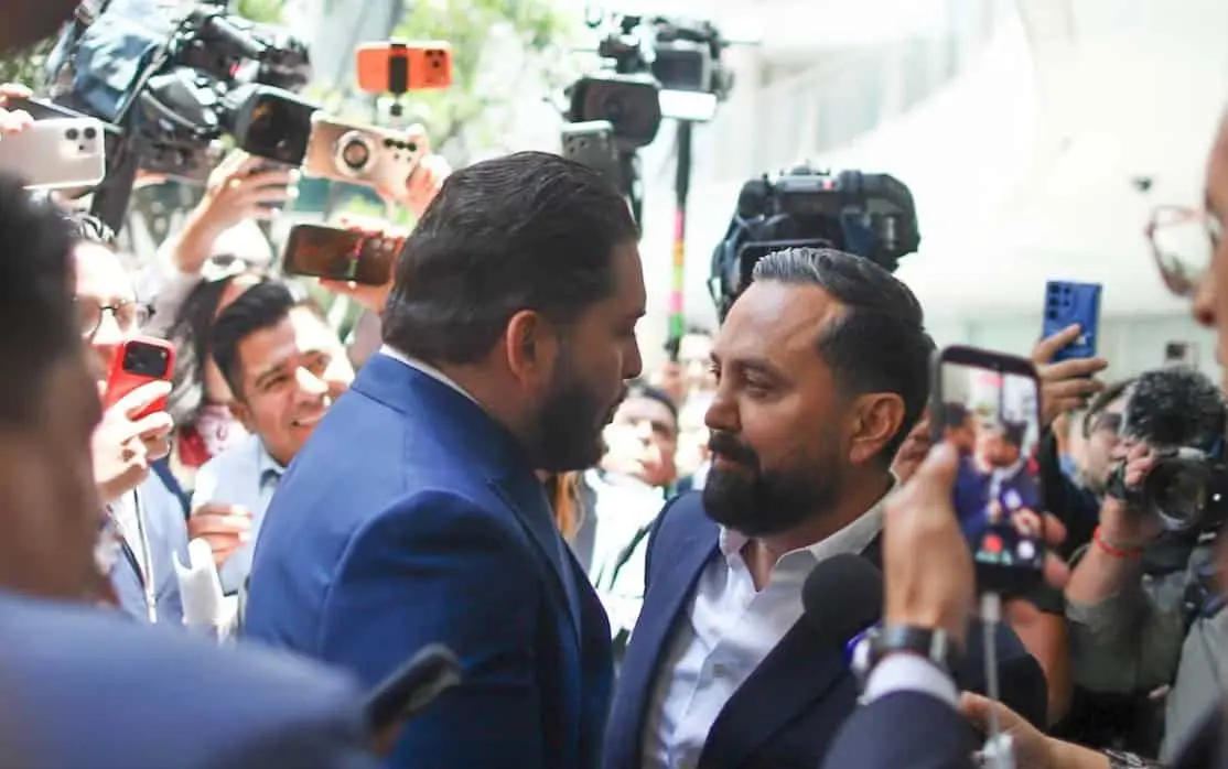 Arturo Ávila y Carlos Gutiérrez Mancilla protagonizaron un enfrentamiento en el Patio del Senado durante la sesión de la Comisión Permanente. Especial