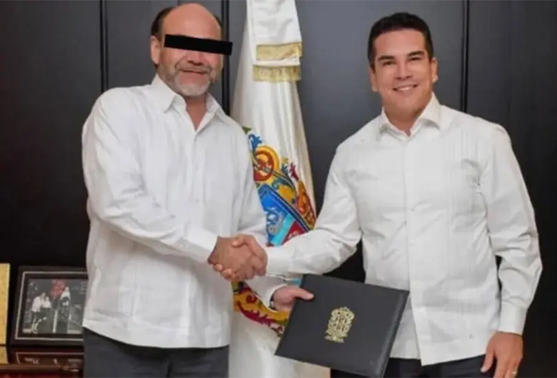 A un día de la detención del contador del hermano de Alito Moreno, autoridades arrestaron a otro excolaborador del priista por su probable participación en un presunto desvío millonario. A un día de la detención del contador del hermano de Alito Moreno, autoridades arrestaron a otro excolaborador del priista por su probable participación en un presunto desvío millonario.
