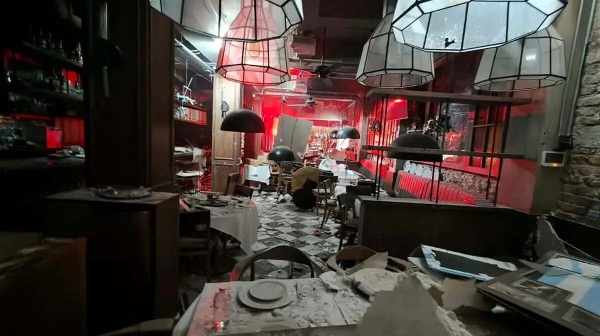  La explosión ocurrió mientras los equipos de emergencia revisaban las instalaciones de La Cabrera; el incidente dejó 13 heridos. 