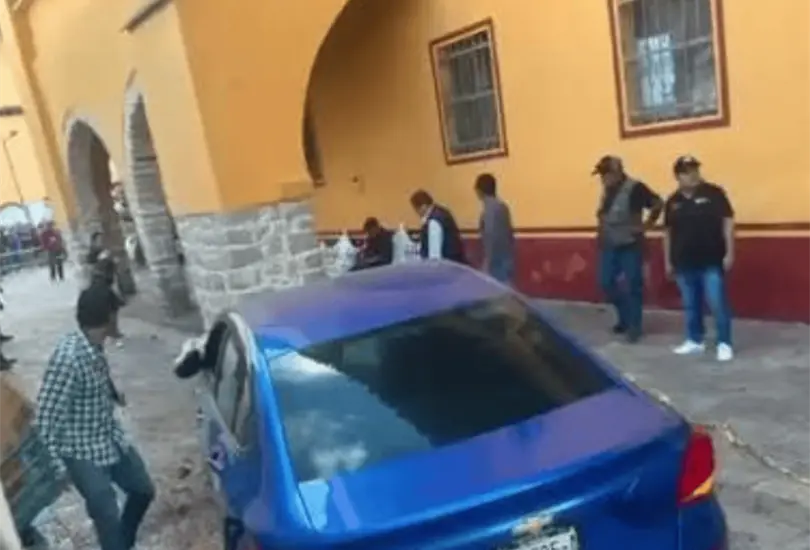 El veh&iacute;culo qued&oacute; bajo resguardo de las autoridades y el conductor fue detenido despu&eacute;s del incidente.