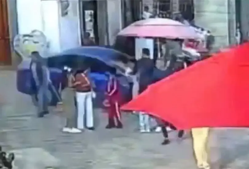 Esto se sabe del hombre que arrolló a 15 personas en la Feria de la Manzana de Zacatlán y terminó detenido. Esto se sabe del hombre que arrolló a 15 personas en la Feria de la Manzana de Zacatlán y terminó detenido.