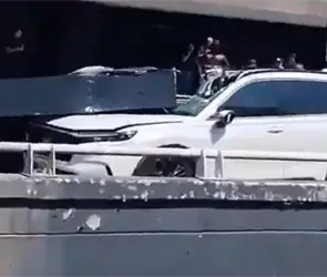 Estructura gigante se desploma frente a Paseo Interlomas, aplasta auto y deja dos muertos