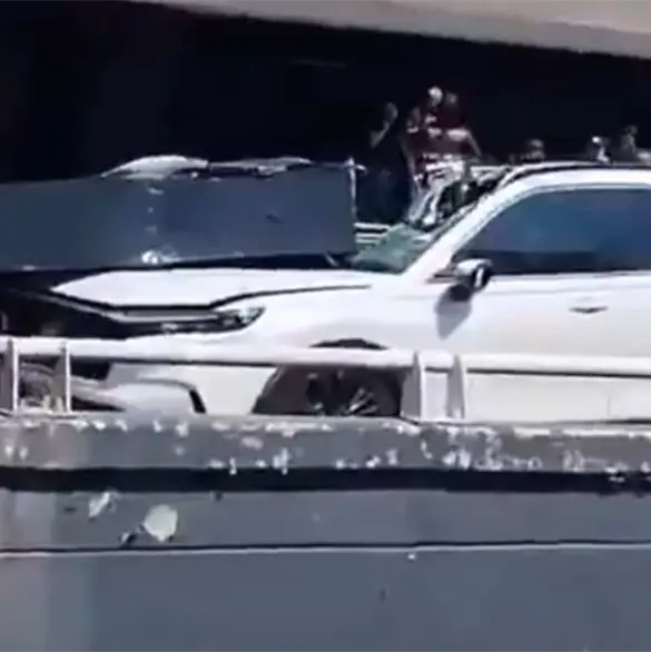 Estructura gigante se desploma frente a Paseo Interlomas, aplasta auto y deja dos muertos Estructura gigante se desploma frente a Paseo Interlomas, aplasta auto y deja dos muertos