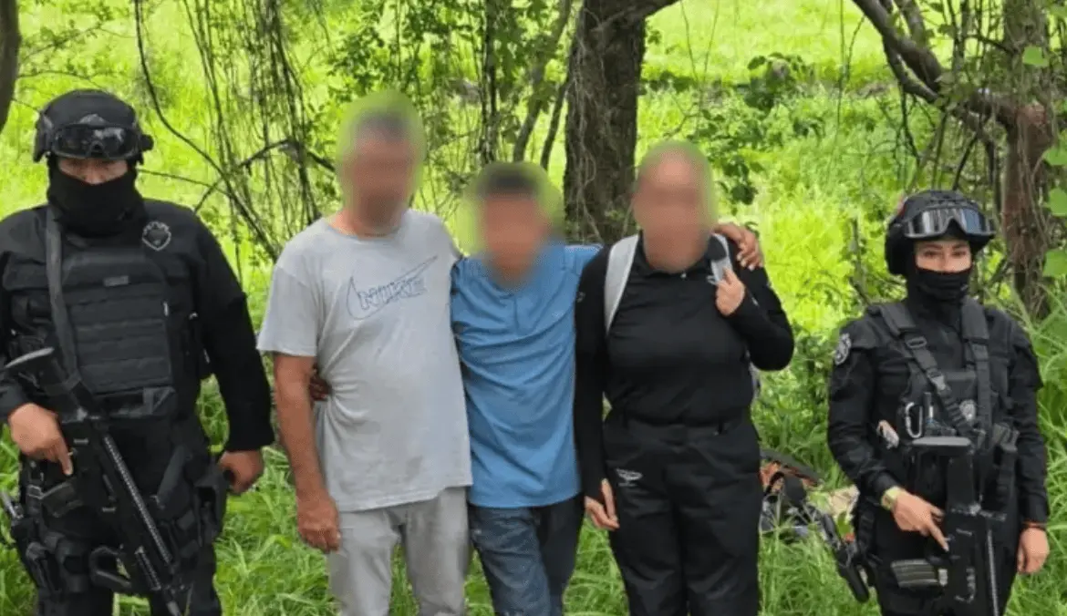 La policía fue la encargada de contactar a la familia del joven. SS