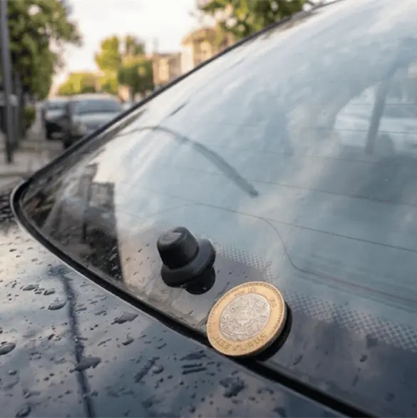 Una moneda en tu parabrisas: nuevo modus operandi para robar tu auto Una moneda en tu parabrisas: nuevo modus operandi para robar tu auto
