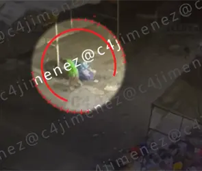 Le pagaron para tirar un cad&aacute;ver: captan a hombre llevando el cuerpo en carrito de mandado en Tepito