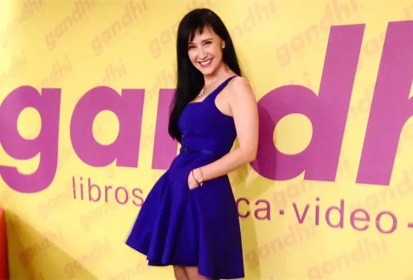 Susana Zabaleta es una de las artistas mexicanas con una amplia trayectoria en el entretenimiento, donde ha desarrollado actividades como cantante, actriz, conductora y productora.