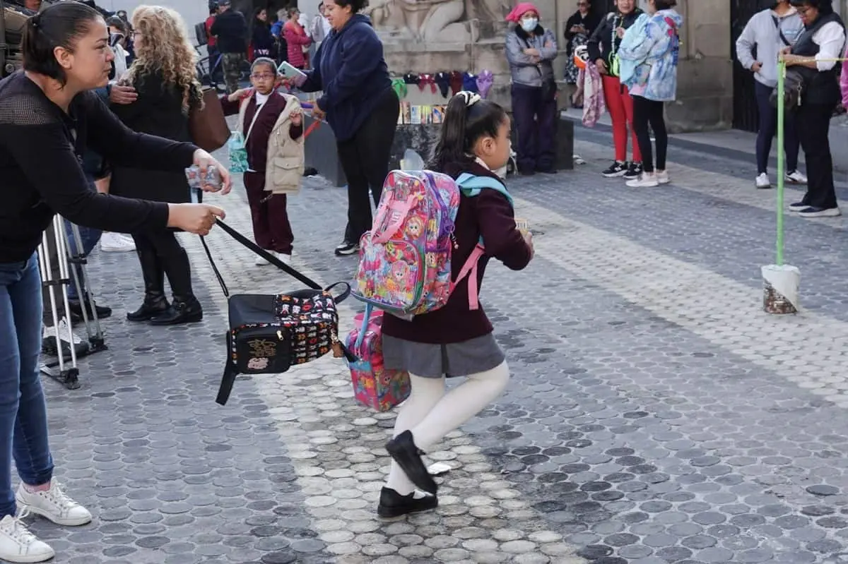El lunes 31 de agosto de 2026 será el primer día de actividades escolares para los estudiantes de educación básica, según el calendario presentado por la SEP. Cuartoscuro.