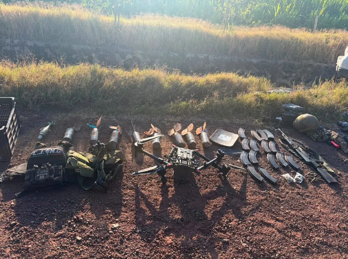 Parte del arsenal que decomisaron al CJNG en Michoacán. Especial
