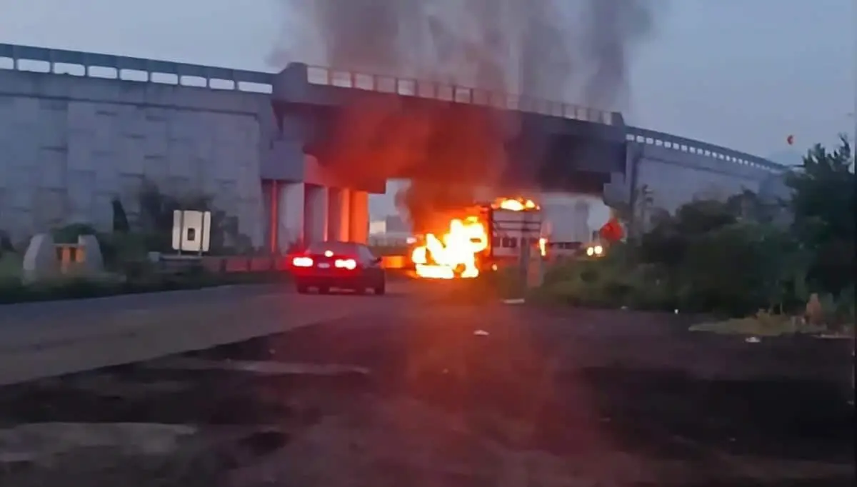 Las fuerzas federales realizaron cateos en Tinaja de Vargas, Tanhuato, y Colesio, Ecuandureo, en busca de Heraclio Guerrero Martínez. Especial