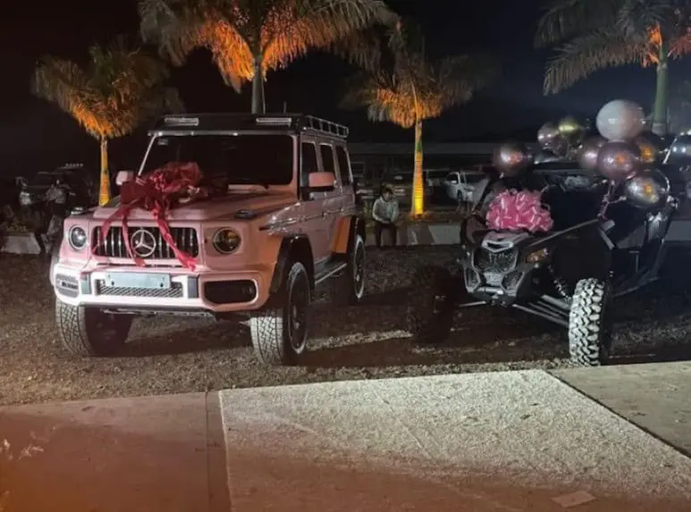 La hija del Tio Laco habría recibido un par de vehículos de lujo como regalo Especial
