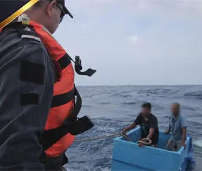 Daniel y José Luis salieron a pescar y terminaron cinco días a la deriva sobre una hielera; la Marina logró rescatarlos Daniel y José Luis salieron a pescar y terminaron cinco días a la deriva sobre una hielera; la Marina logró rescatarlos