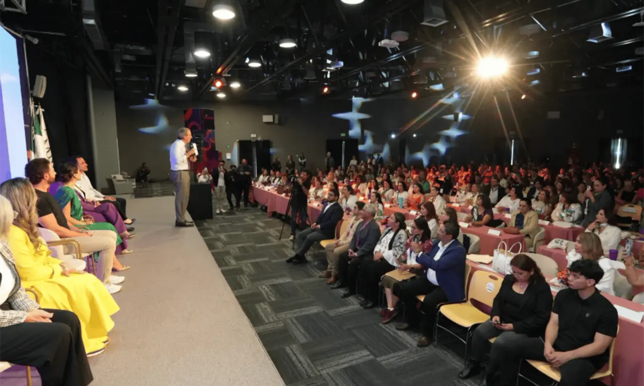  Estos espacios permitieron que distintos proyectos mostraran sus propuestas y establecieran contacto con otros actores interesados en generar negocios o alianzas. 