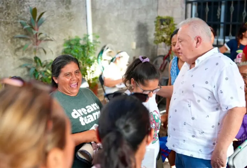 Rafael Marín recorre distintas comunidades de Quintana Roo para escuchar sus necesidades y conocer los retos que enfrentan en materia de empleo, campo e infraestructura. Rafael Marín recorre distintas comunidades de Quintana Roo para escuchar sus necesidades y conocer los retos que enfrentan en materia de empleo, campo e infraestructura.