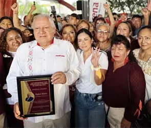 Rafael Mar&iacute;n recibe reconocimiento de fundadores de Morena en Quintana Roo