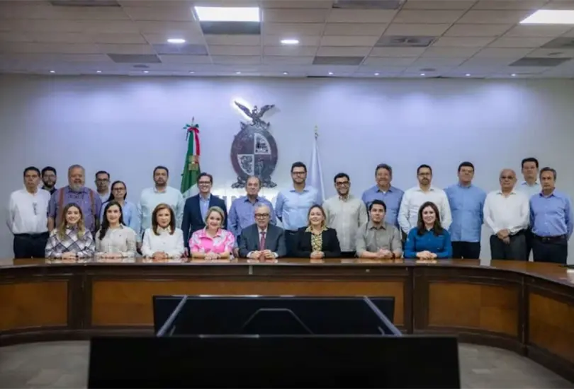 Tras 112 d&iacute;as separado del cargo, Rocha Moya regres&oacute; al gobierno de Sinaloa y anunci&oacute; que por ahora no habr&aacute; m&aacute;s cambios en su gabinete.