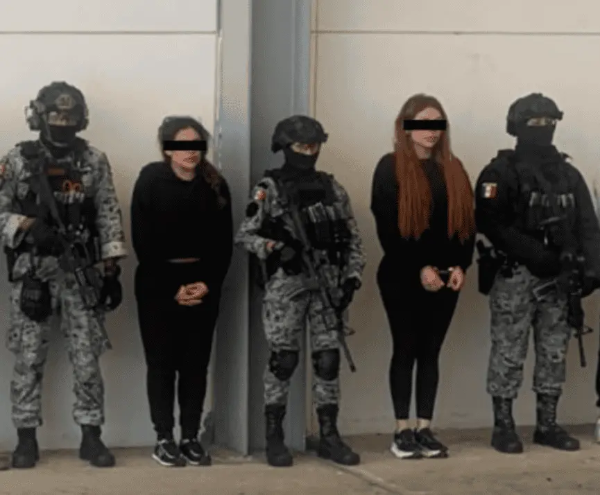 Entre los detenidos este agosto estaban Marisol "N", hija de Guerrero Martínez, y Lourdes "N", identificada como su pareja sentimental. Gabinete de Seguridad.
