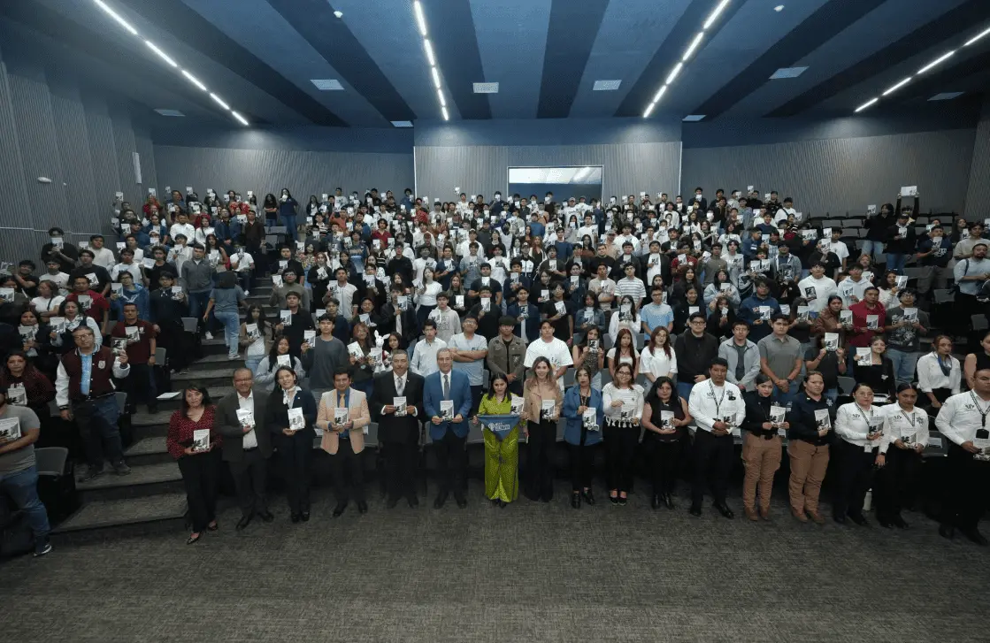 Durante la jornada, Olimpia Coral Melo impartió una conferencia dirigida a estudiantes del IPN, en la que abordó la importancia de reconocer las distintas expresiones de violencia que pueden presentarse a través de internet y las plataformas digitales. RRSS.