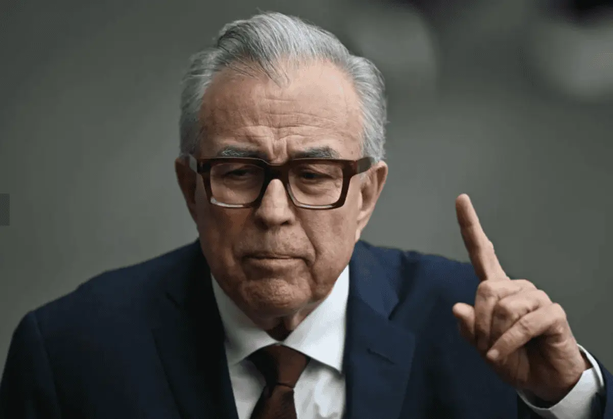  El regreso de Rocha Moya a la gubernatura provocó un nuevo conflicto dentro de Morena; ahora su permanencia como militante está bajo revisión. 