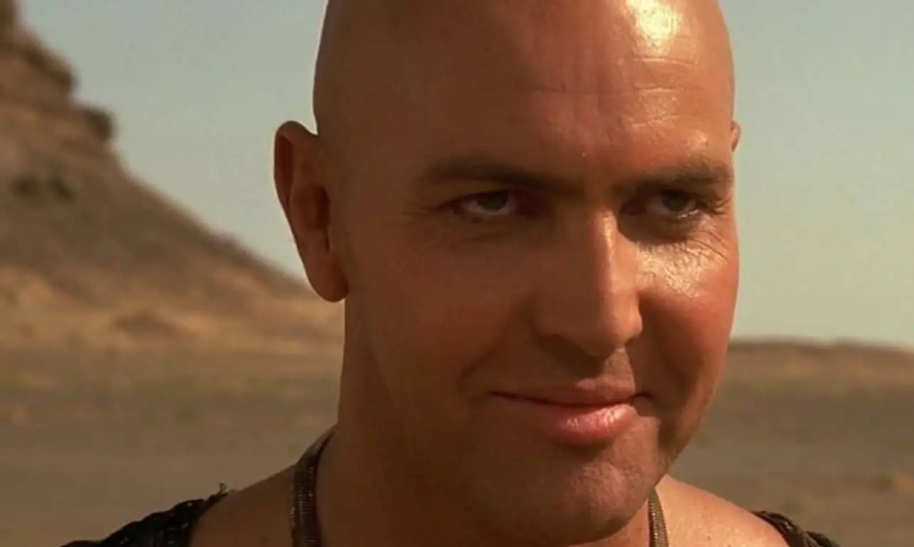 Arnold Vosloo interpretó a Imhotep, un sumo sacerdote que fue condenado a no morir por toda la eternidad. Arnold Vosloo interpretó a Imhotep, un sumo sacerdote que fue condenado a no morir por toda la eternidad.