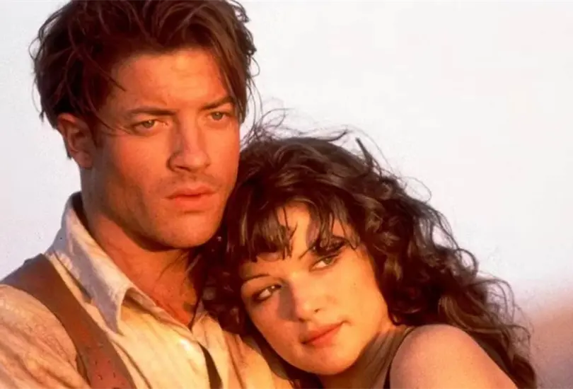 La momia fue una popular película de 1999, protagonizada por Brendan Fraser y Rachel Weisz. La trama gira en torno a un aventurero, una investigadora y su hermano, quienes se adentran en las ruinas de Hamunaptra para encontrar el tesoro de los faraones. Mientras lo intentan, un grupo de americanos resucita a la momia de un sacerdote. ¿Qué ocurrió con los protagonistas tras 27 años? La momia fue una popular película de 1999, protagonizada por Brendan Fraser y Rachel Weisz. La trama gira en torno a un aventurero, una investigadora y su hermano, quienes se adentran en las ruinas de Hamunaptra para encontrar el tesoro de los faraones. Mientras lo intentan, un grupo de americanos resucita a la momia de un sacerdote. ¿Qué ocurrió con los protagonistas tras 27 años?