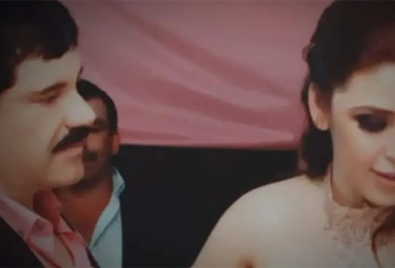Emma Coronel cont&oacute; detalles in&eacute;ditos de su relaci&oacute;n y matrimonio con "El Chapo" Guzm&aacute;n, desde c&oacute;mo se conocieron hasta c&oacute;mo fue la celebraci&oacute;n de su boda en Durango.