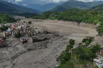 Desde el aire: as&iacute; qued&oacute; Nepal tras la devastadora riada; pueblos enteros bajo el lodo y los escombros