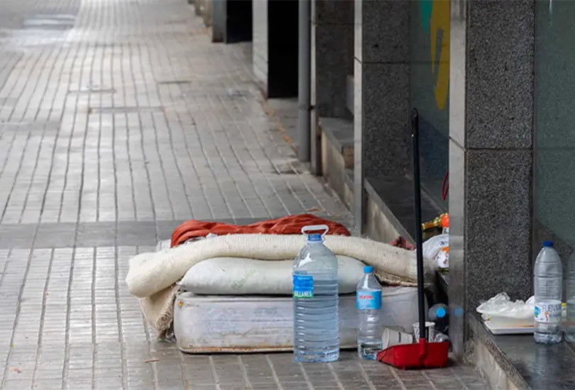 Hombre arrastra cad&aacute;ver de su amigo por calles de la GAM: quer&iacute;a llevarlo con su familia