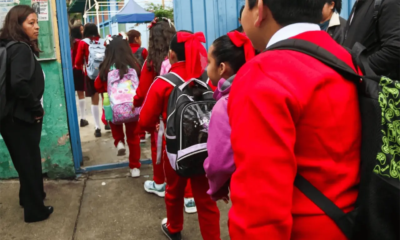  ¿Se prohibirán los celulares en la primaria y secundaria? SEP hará consulta para decidir su uso en 2026-2027 