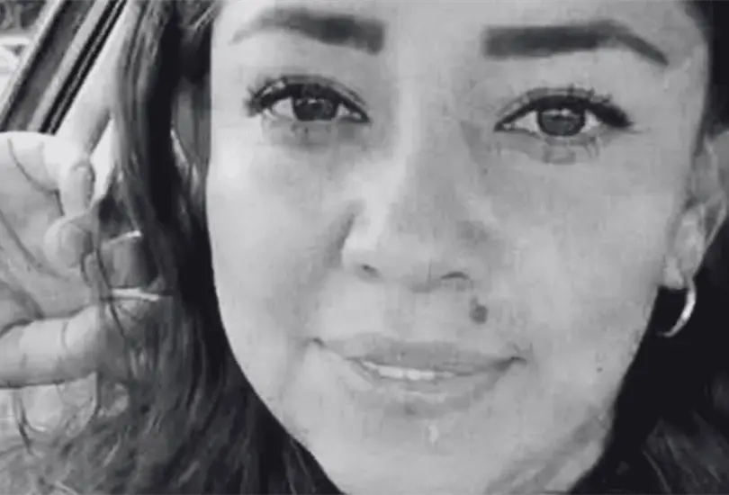 Los hijos de Carla Damaris escucharon sus gritos y pidieron ayuda tras encontrarla con graves quemaduras; su presunto agresor continúa prófugo. Los hijos de Carla Damaris escucharon sus gritos y pidieron ayuda tras encontrarla con graves quemaduras; su presunto agresor continúa prófugo.