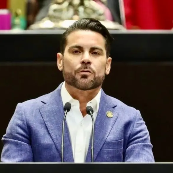 Christian Mishel, diputado del PRI olvida apagar el micrófono en plena sesión: “Me voy a subir a bañar” Christian Mishel, diputado del PRI olvida apagar el micrófono en plena sesión: “Me voy a subir a bañar”