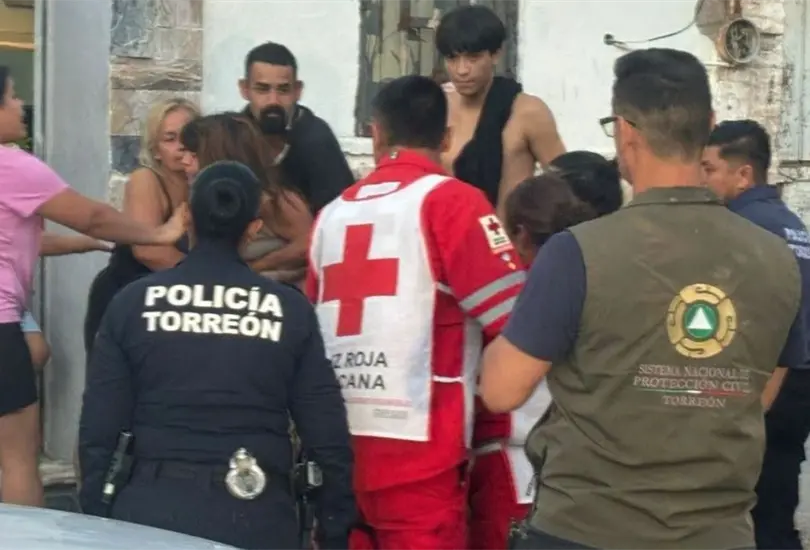 Joven embarazada es detenida tras incendio y violenta pelea familiar en Torreón Joven embarazada es detenida tras incendio y violenta pelea familiar en Torreón