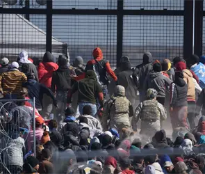 Trump aprieta a Sheinbaum: exige frenar a migrantes antes de que lleguen a EE.UU.