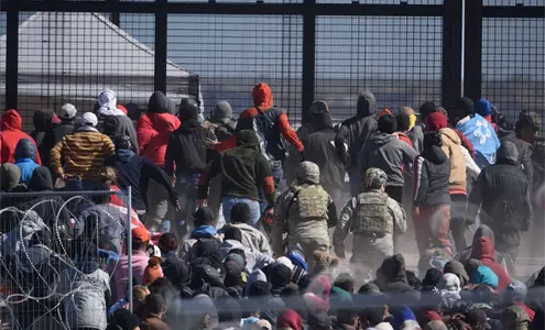 Trump aprieta a Sheinbaum: exige frenar a migrantes antes de que lleguen a EE.UU. Trump aprieta a Sheinbaum: exige frenar a migrantes antes de que lleguen a EE.UU.