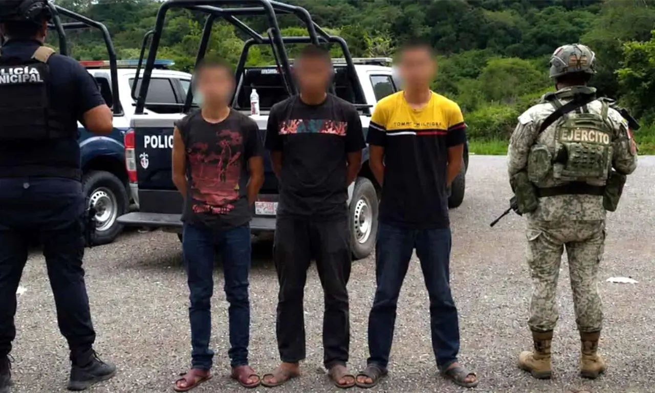  Hallan con vida a tres jóvenes desaparecidos en Michoacán; estaban atados y vendados 