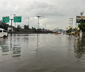 CDMX bajo el agua: fuerte lluvia inunda Calzada Ignacio Zaragoza y afecta al Metro | VIDEOS