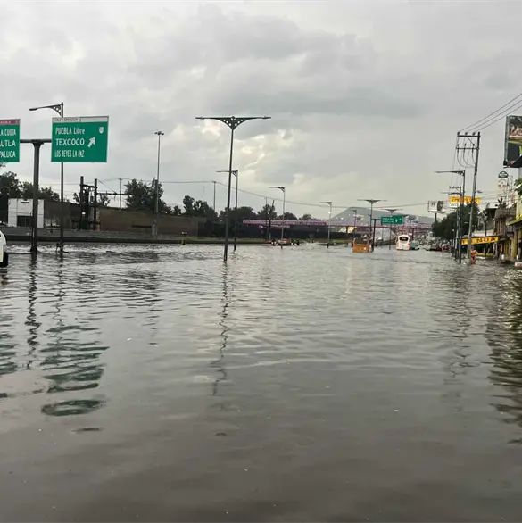 CDMX bajo el agua: fuerte lluvia inunda Calzada Ignacio Zaragoza y afecta al Metro | VIDEOS CDMX bajo el agua: fuerte lluvia inunda Calzada Ignacio Zaragoza y afecta al Metro | VIDEOS