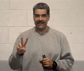 Les env&iacute;o un regalo: Maduro reaparece sonriente en fotos desde prisi&oacute;n de Nueva York