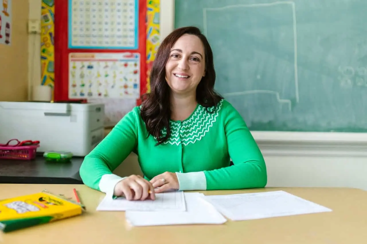 Forma profesionales especializados en la enseñanza y acompañamiento de niñas y niños durante la etapa preescolar. Además de conocimientos pedagógicos, los estudiantes desarrollan herramientas para favorecer el aprendizaje y desarrollo infantil. Forma profesionales especializados en la enseñanza y acompañamiento de niñas y niños durante la etapa preescolar. Además de conocimientos pedagógicos, los estudiantes desarrollan herramientas para favorecer el aprendizaje y desarrollo infantil.