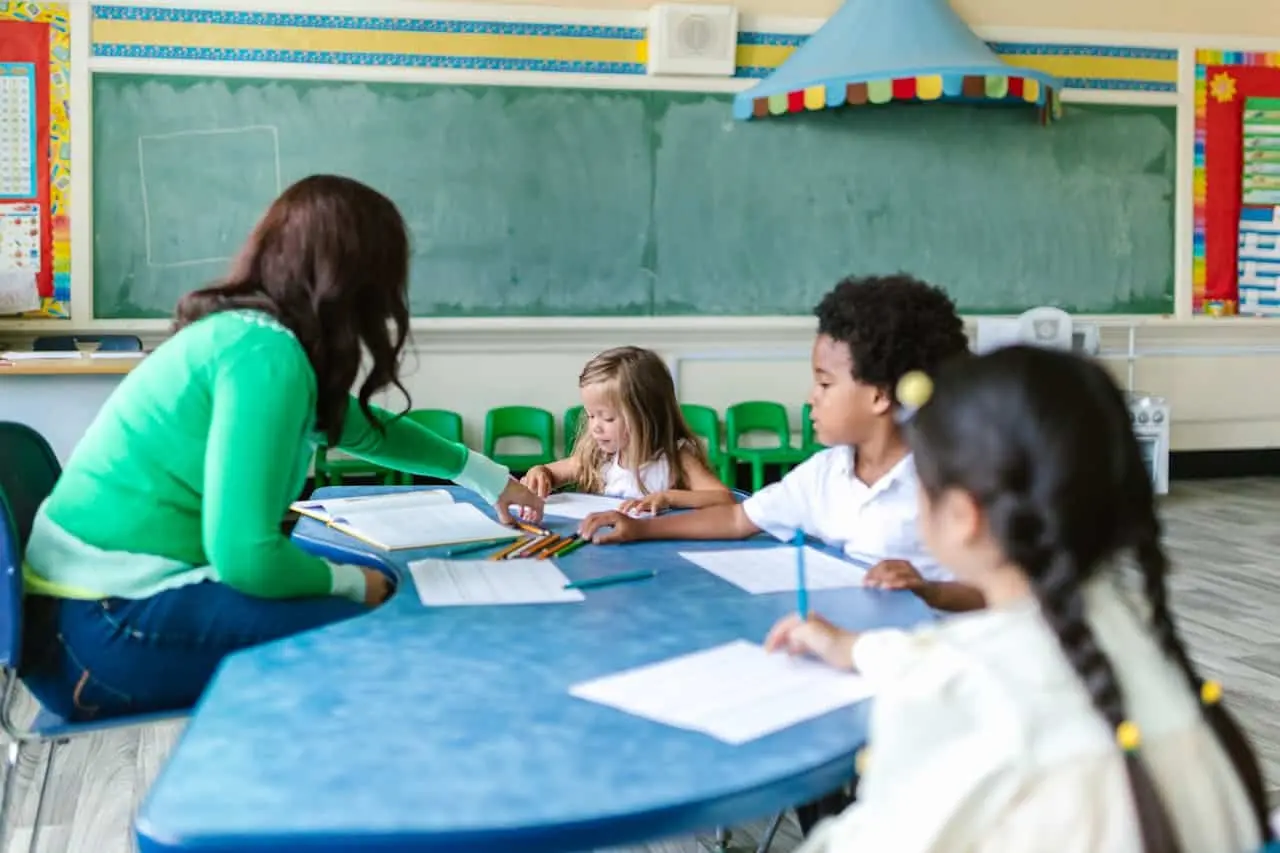 Formación docente en educación básica nivel preescolar — salario promedio mensual: $17,620 Formación docente en educación básica nivel preescolar — salario promedio mensual: $17,620